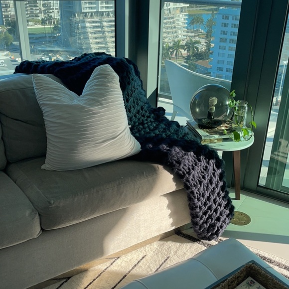 🔴 SALE 🔴 XLarge Chunky Knit Throw Blanket - Picture 4 of 4